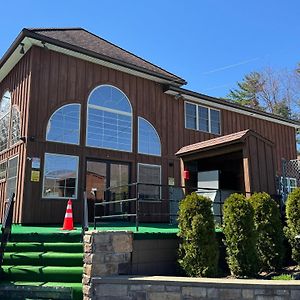 Mohican Resort Motel, Conveniently Located To All Lake George Attractions